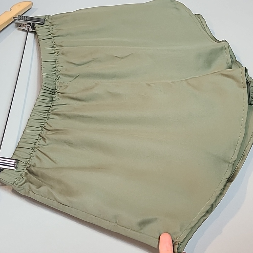 Silky Lounge Shorts from Ettitude - Size M - Picture 2 of 5